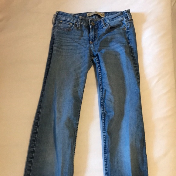 medium wash hollister jean - Picture 4 of 5